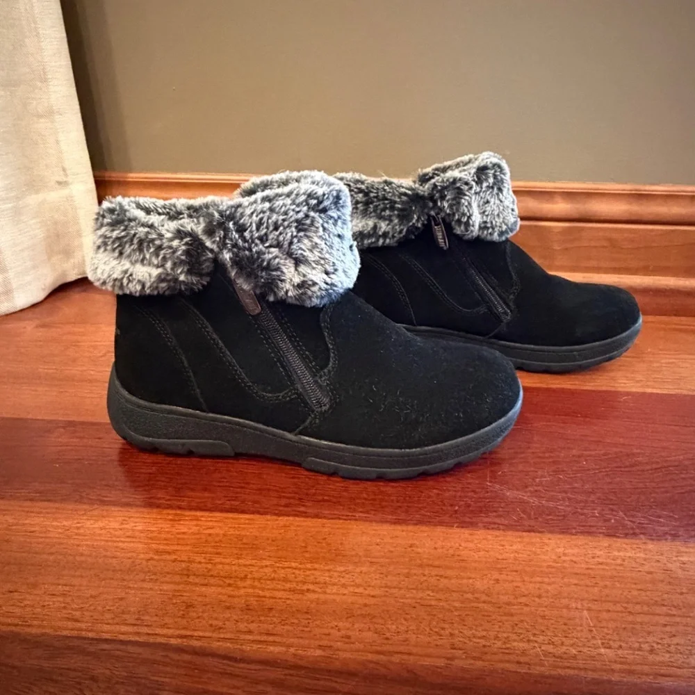 Khombu Women's Jessica Black Suede All Weather Ankle Boots, Size 8 - Picture 3 of 14